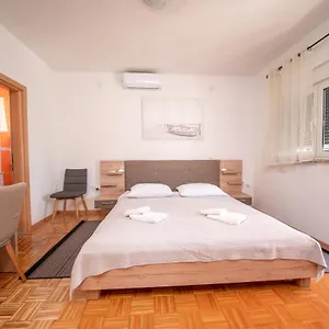 https://apartment-prominac.hotelinzadar.com